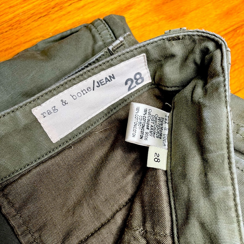 Rag & Bone cargo jeans size 28
⠀⠀
Lightly used